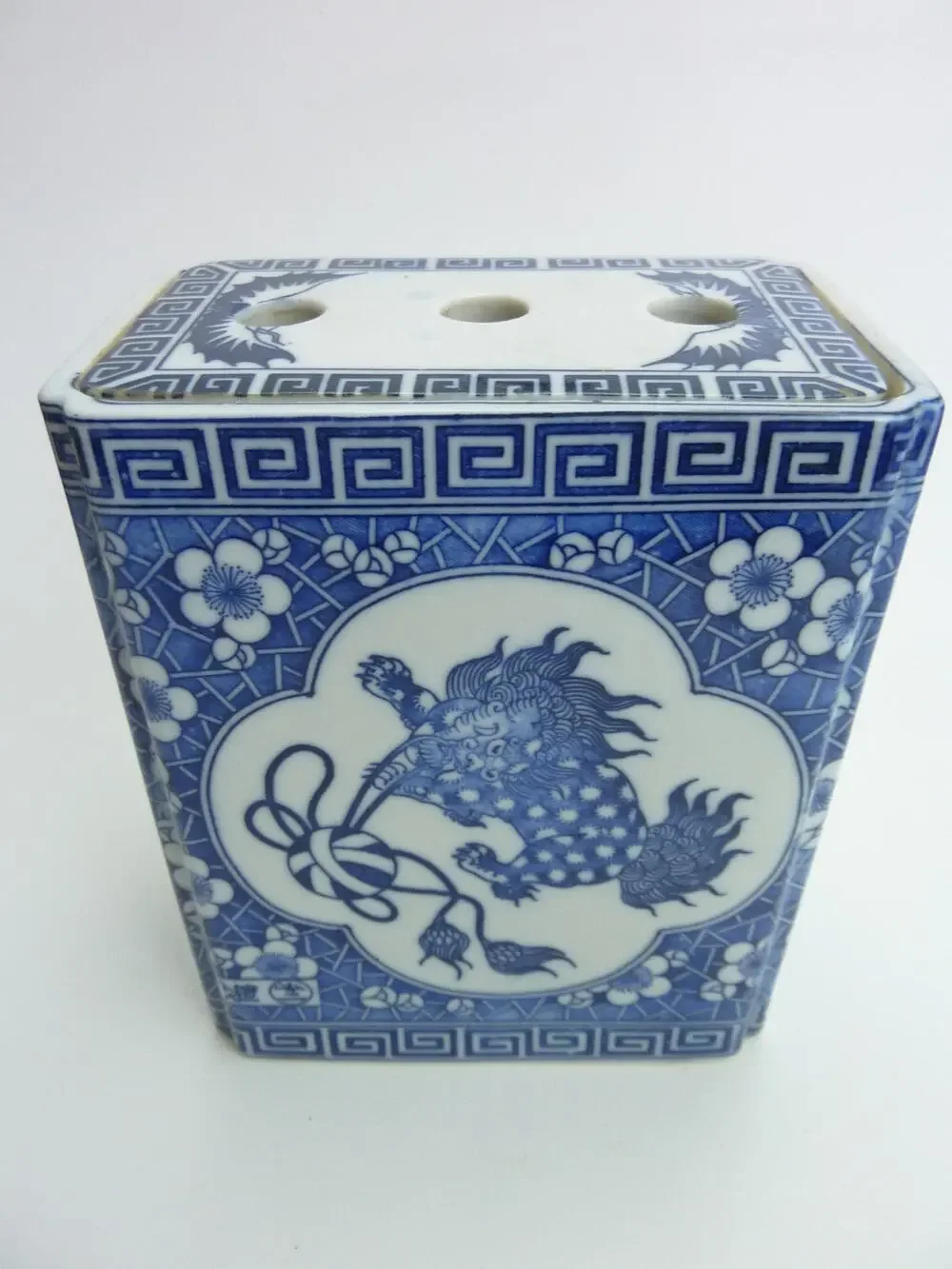 Vintage Chinese Ceramic Pot Foo Dog Lions Blue White Bud Vase Tea Caddy Jar